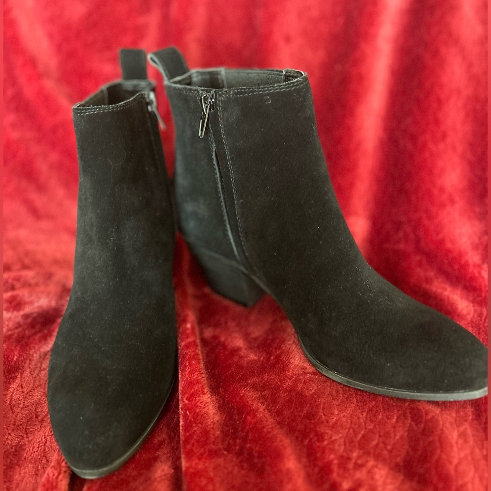 FRYE AND CO. Suede Jacy Chelsea Ankle Boots